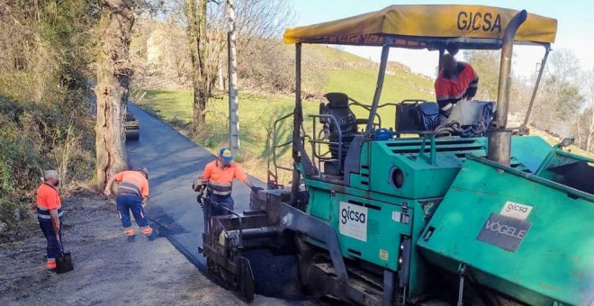 Solórzano ejecuta mejoras en la carretera de La Collada