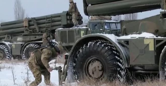 El Ejército ucraniano realiza maniobras militares en la región sur que bordea la Crimea anexionada