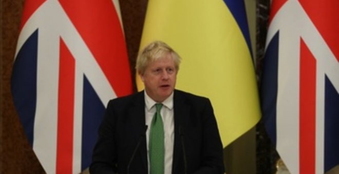 Johnson amenaza con sanciones en cuanto "primera bota rusa" pise Ucrania