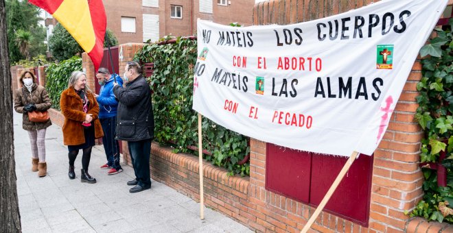 Aprobada la ley que penaliza el acoso ante clínicas abortivas