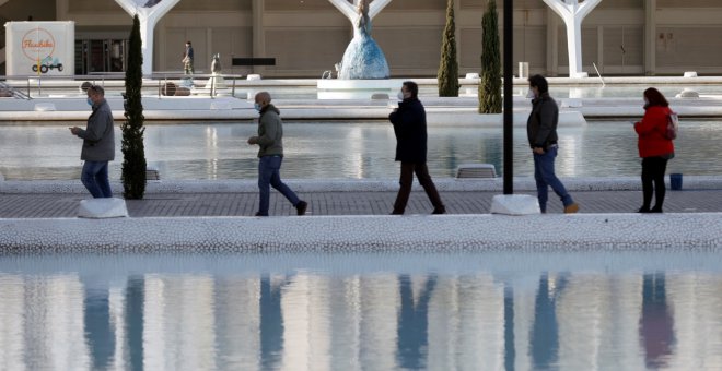 La incidencia acumulada cae 300 puntos este fin de semana y baja de los 2.000 casos por primera vez desde diciembre