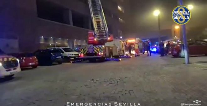 Ocho personas resultan intoxicadas tras declararse un incendio en un hotel en Sevilla