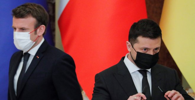 Macron cree que su reunión con Putin sirve para mitigar tensiones en Ucrania y Rusia insiste en la "necesaria" desescalada
