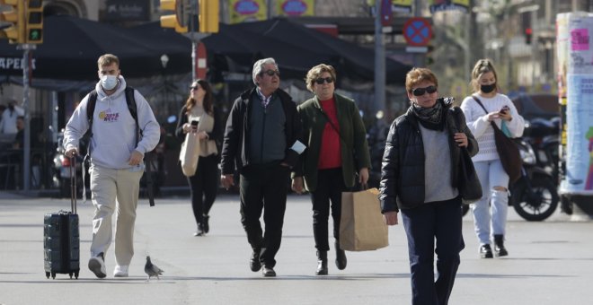 La incidencia acumulada cae otros 125 puntos y Sanidad suma 53.055 contagios y 393 muertes