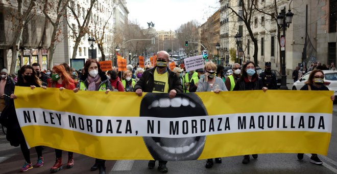 La sociedad civil reclama en la calle el fin de la ley mordaza frente al "maquillaje" de la reforma del Gobierno