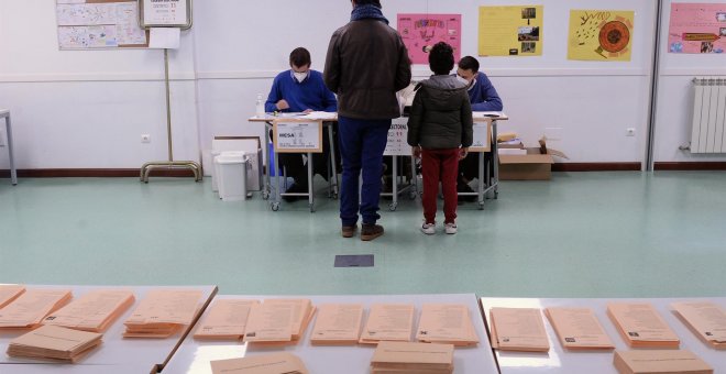 La participación en las urnas de Castilla y León se sitúa en el 34,74% a las 14:00 horas, 2,15 puntos menos que en 2019