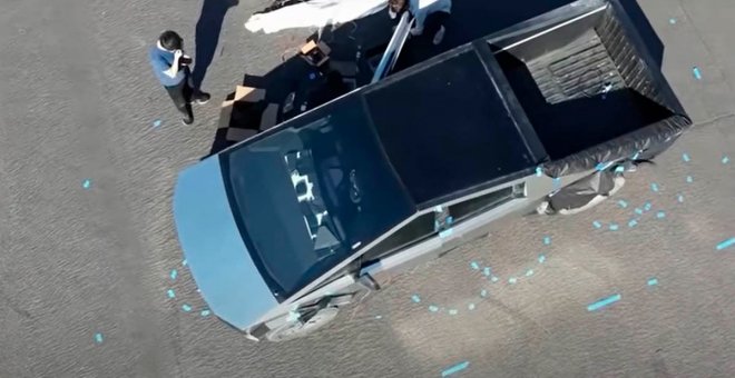 ¿Por qué lleva camuflaje el prototipo del Tesla Cybertruck de este vídeo?