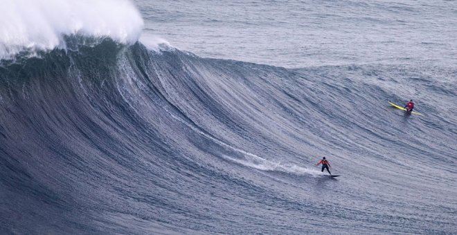 Olas de más de 15 metros para los ganadores del campeonato de olas gigantes de Nazaré
