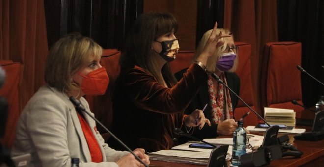 Borràs responsabilitza els treballadors del Parlament de la retirada de l’escó de Juvillà, però no convenç l'oposició