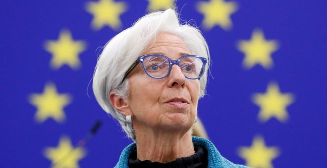 Lagarde promete que el BCE actuará "a su debido momento" para contener la inflación