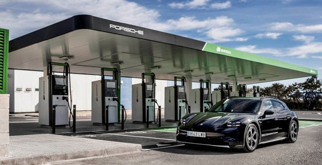 Porsche e Iberdrola inauguran su primera estación de carga ultra rápida en ruta