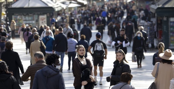 La incidencia baja de los 1.000 casos por primera vez en 2022