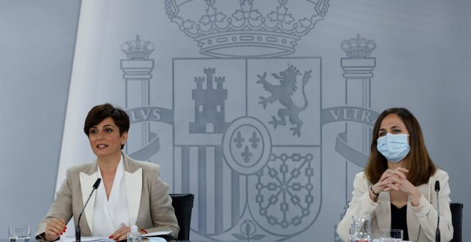 El Gobierno pide al PP que no lo use en sus líos y considera que el "espectáculo" entre Ayuso y Casado daña la democracia