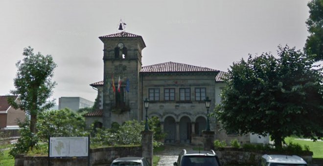 Los funcionarios del Ayuntamiento de Santa María de Cayón, preocupados por el posible impago de sus nóminas de febrero