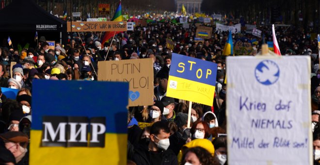 Miles de personas salen a las calles en Alemania y Portugal con una petición unánime: "¡Parad la guerra en Ucrania!"