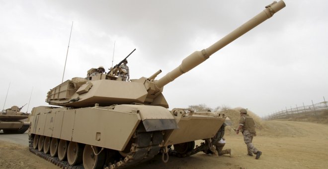 El Gobierno subvenciona la participación del lobby armamentístico español en una feria de Defensa en Arabia Saudí
