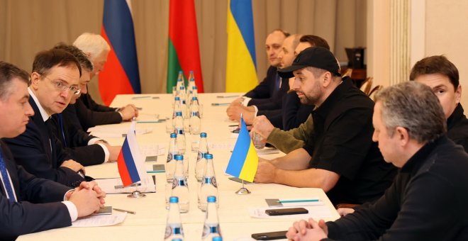 En la mesa de negociaciones entre Rusia y Ucrania: tres escollos de complicada resolución