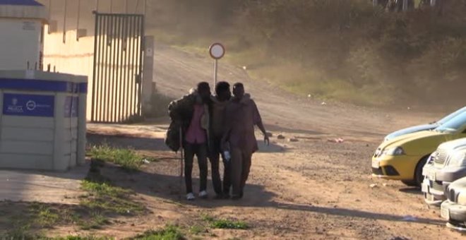 Nuevo salto masivo de la valla en Melilla un día después de la avalancha