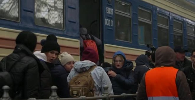 Los pueblos de Ucrania se vuelvan con los desplazados que llegan de la capital
