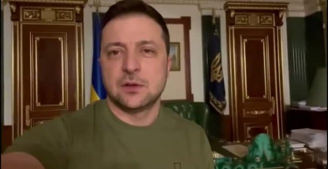 Zelenski acalla los rumores sobre su paradero y asegura que sigue en Kiev trabajando