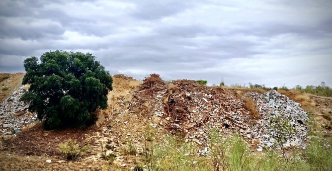 Denuncian un vertedero ilegal y "descontrolado" en el espacio protegido del Parque Regional del Guadarrama