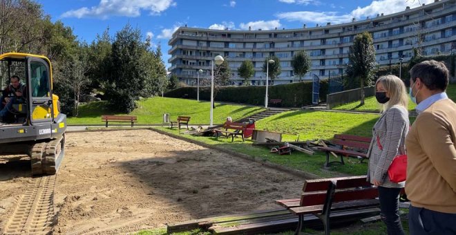 El Ayuntamiento inicia la rehabilitación del parque infantil Los Caseríos
