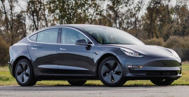 El Tesla Model 3 es el coche eléctrico más vendido en España, doblando sus ventas en un año