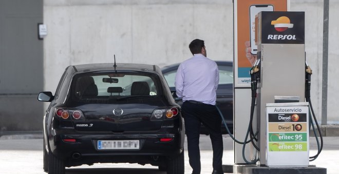 Nueve gasolineras españolas superan los dos euros por litro de gasóleo