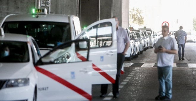 Parte el convoy de taxistas que viaja a Polonia para traer 150 personas refugiadas