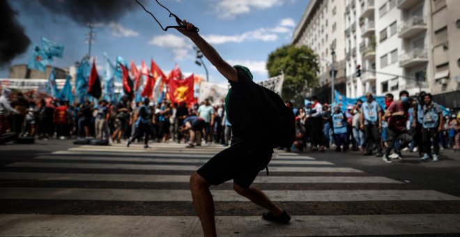 Graves disturbios en las protestas en Argentina contra el acuerdo con el FMI