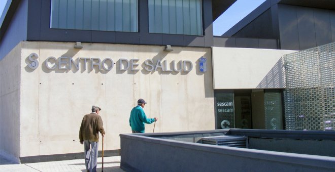 Dos sanitarias sufren un accidente de tráfico en Guadalajara al chocar contra un corzo que invadió la carretera