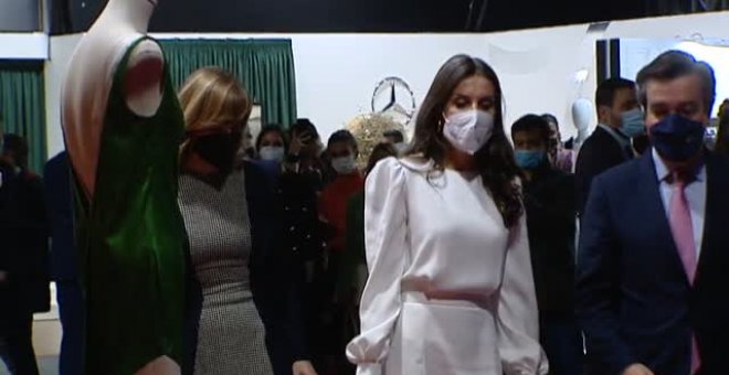 La reina Letizia visita la Fashion Week de Madrid