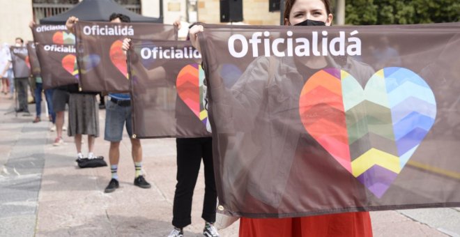 ¿Qué política lingüística se ejecuta en Asturies? ¿Se está promoviendo o se está borrando el asturiano?