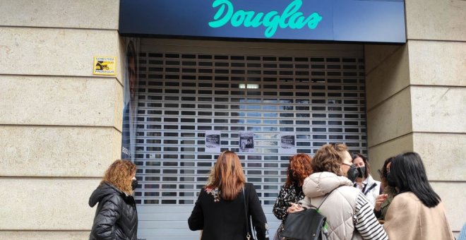 Convocada huelga en Douglas el 18 de marzo por el cierre de 7 centros en Cantabria