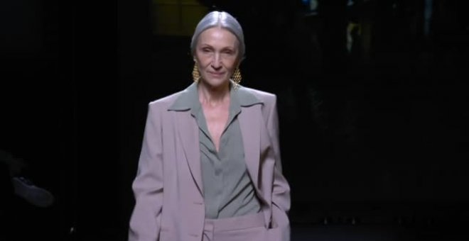 Ángel Schlesser recupera a la mujer más urbanita en la Madrid Fashion Week
