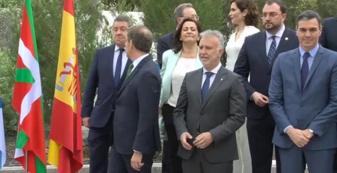 El rey posa en La Palma con todos los presidentes autonómicos menos Aragonés