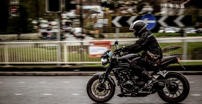 ¿Cómo mejorar la seguridad cuando se conduce una motocicleta?