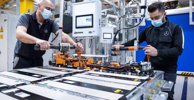 Mercedes-Benz fabricará baterías recicladas un 70% menos contaminantes para sus coches eléctricos
