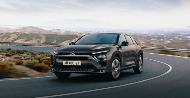 El Citroën C5 X ë-Hybrid ya está disponible con un precio de partida de 45.100 euros