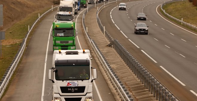 El sector lácteo alerta de que ya se nota el desabastecimiento en los supermercados por la huelga en el transporte