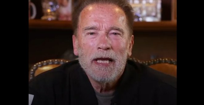 Arnold Schwarzenegger, a los soldados rusos: "Cada bala que disparáis, se la disparáis a un hermano, a una hermana"