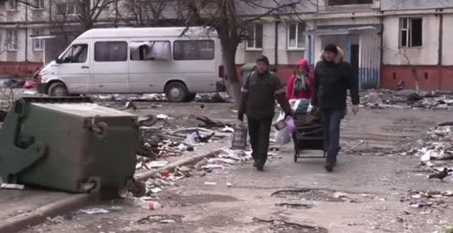 El asedio ruso arrasa la vida en Mariupol