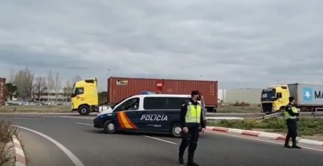 Así se ha tenido que escoltar en las carreteras de Castilla-La Mancha el transporte de bienes esenciales