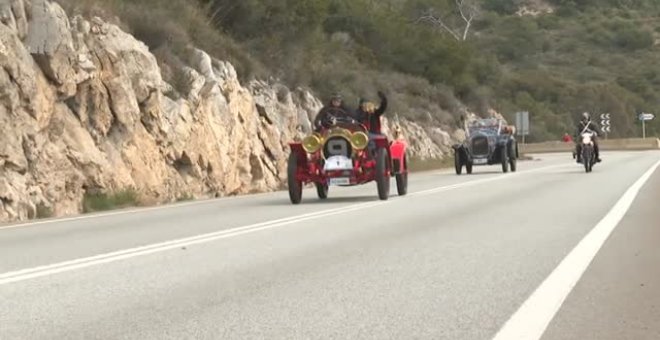 Viaje al pasado con la celebración del Rally de Coches de Época de Barcelona