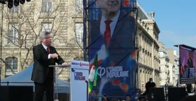 La izquierda de Mélenchon moviliza a miles de personas contra Macron en París