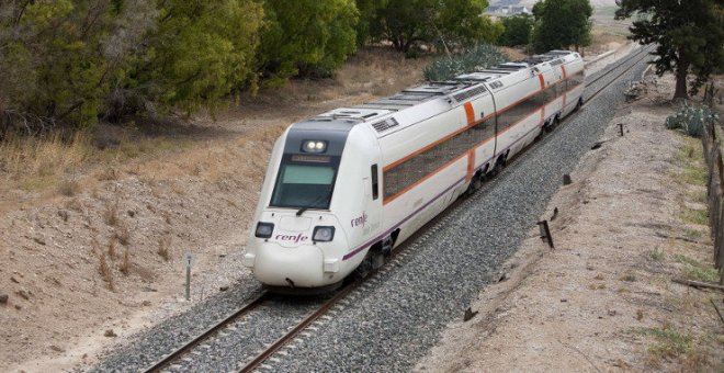 Una avería en Chamartín afecta al tren Santander-Alicante