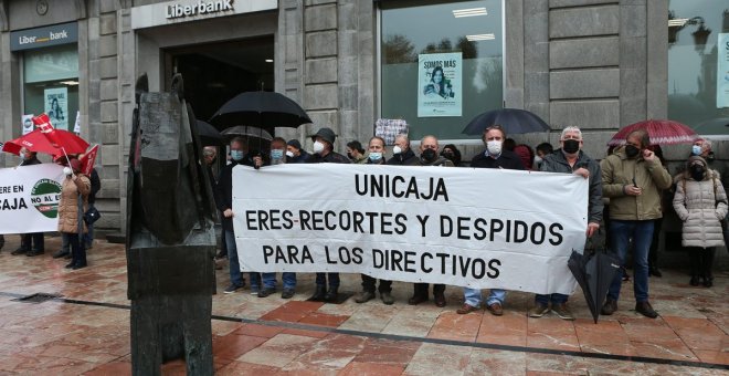 Unicaja, el banco de Manuel Menéndez, cerrará 24 oficinas asturianas esta primavera
