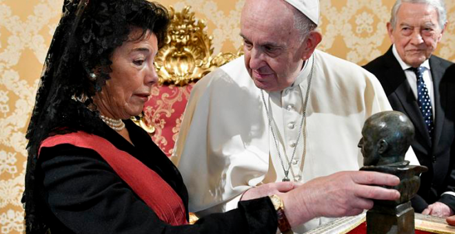 "¿Este es otro formato de 'puerta giratoria'?": las reacciones al puesto de Celaá como embajadora en el Vaticano