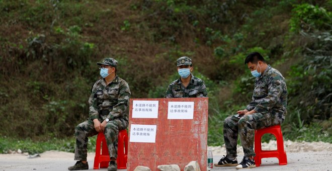 China busca supervivientes tras su primer accidente aéreo en 12 años
