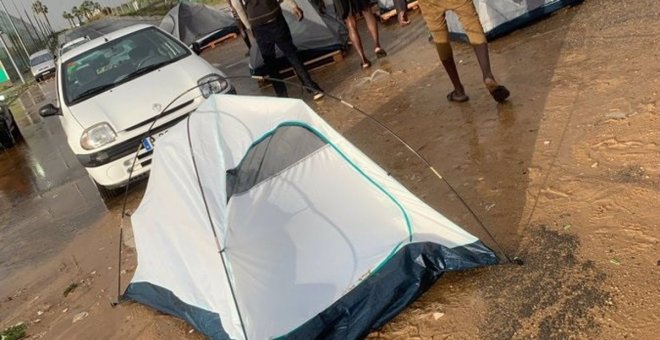 Las lluvias inundan las chabolas de los jornaleros de la fresa mientras las ONG exigen alojamientos dignos
